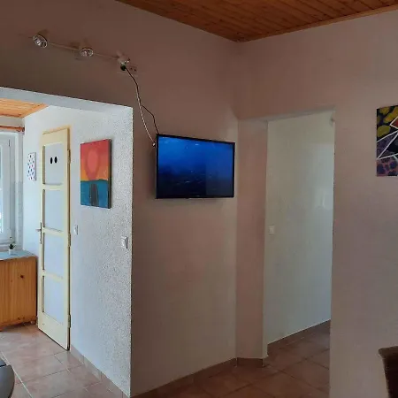 - Balaton 30360 公寓