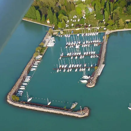 - Balaton 30360 公寓
